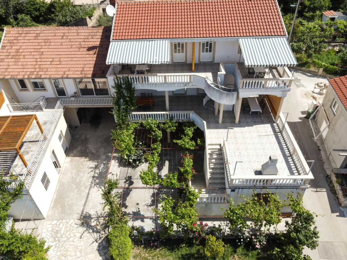Rasin Apartments ปาโกชตาเน ภายนอก รูปภาพ